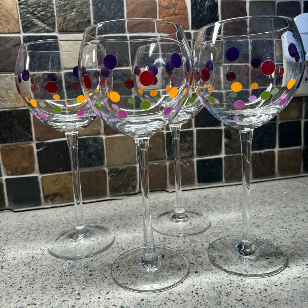 Pampered Chef, Set of 4, Simple Additions Balloon Polkadot Wine Glasses